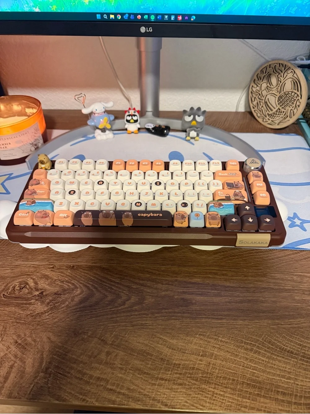 Capybara Brown & Cream Mechanical Keyboard — Themed Home Office Keyboard